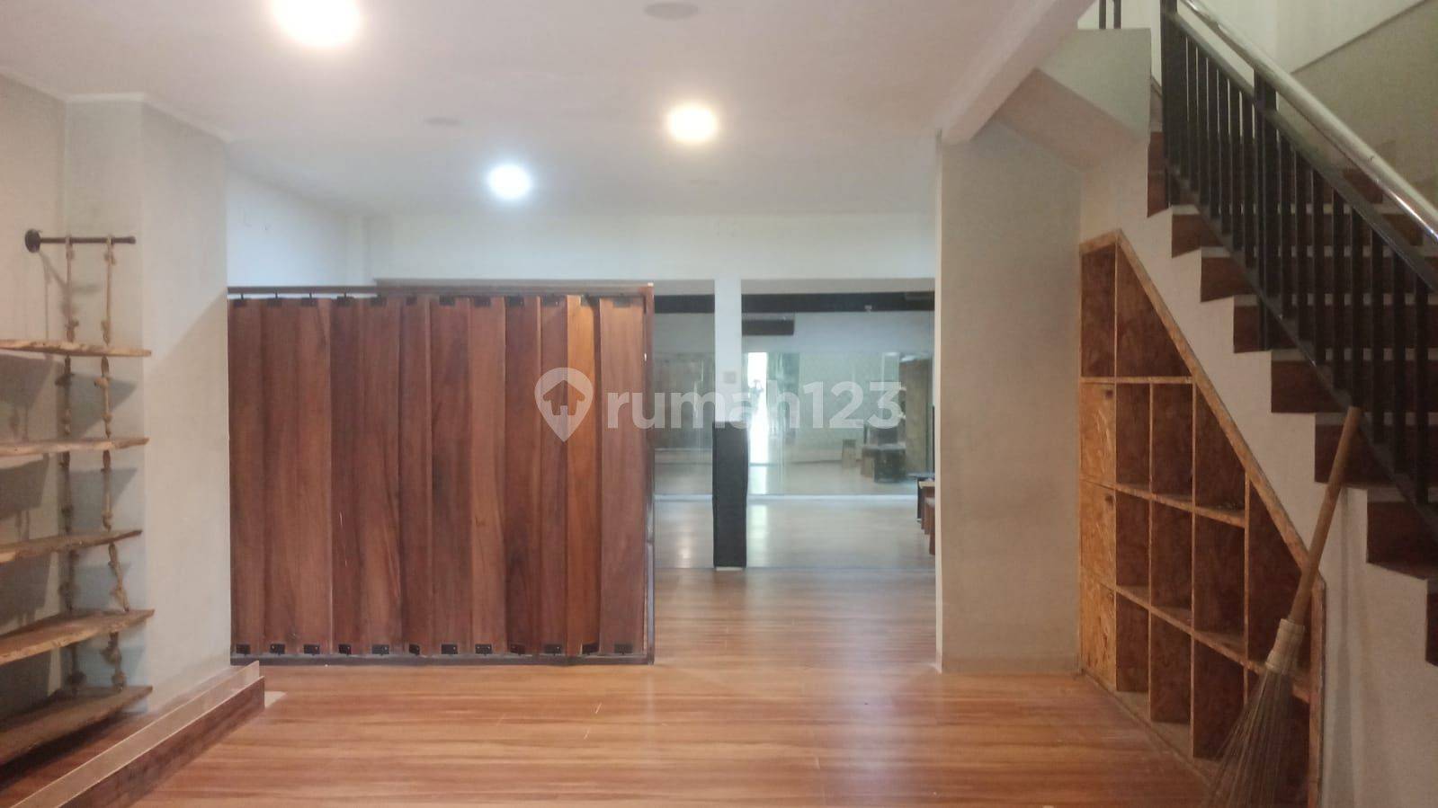 2-Story Shop House for Rent in Mekar Wangi