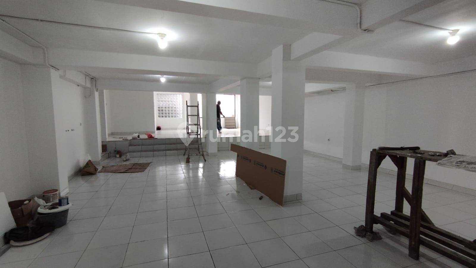 Two-story commercial/residential property with large area