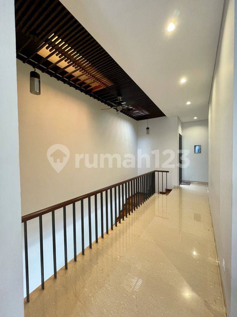 Cilandak Residence - Просторный 3-комнатный дом с частным бассейном