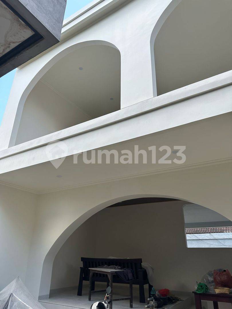 Canggu Guesthouse - Spacious 2-Story Property with Garage