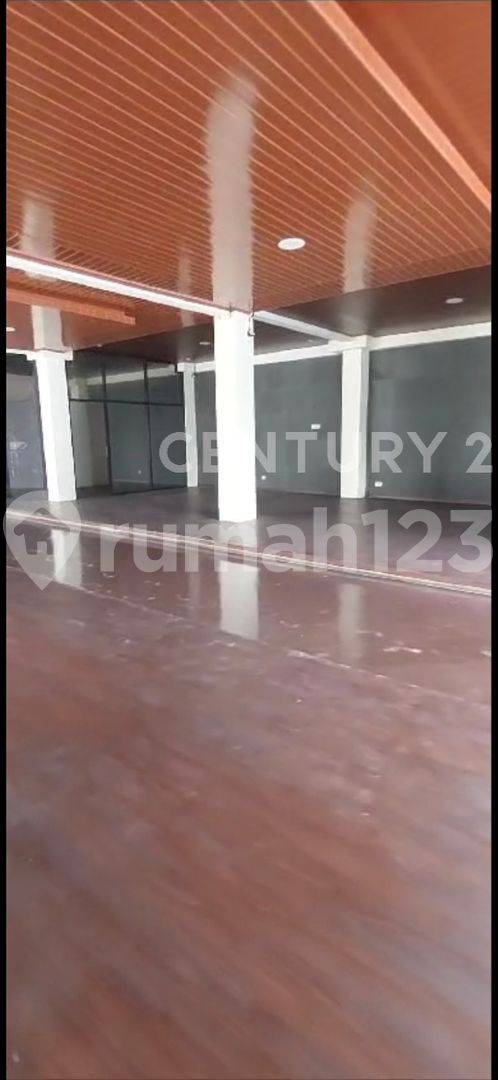 Strategic Location Property Near Multiple Urban Amenities