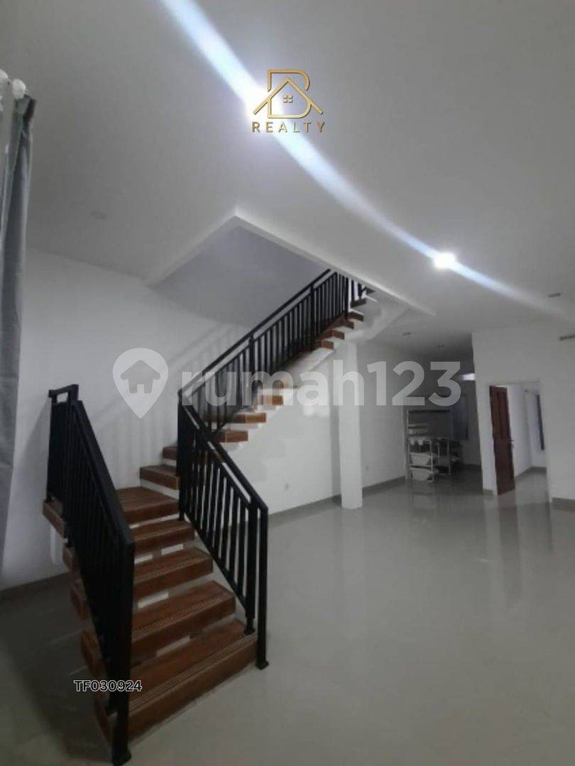 Горячая аренда: 2 новых дома в Raffles Hills, Cibubur - Полностью оборудованы