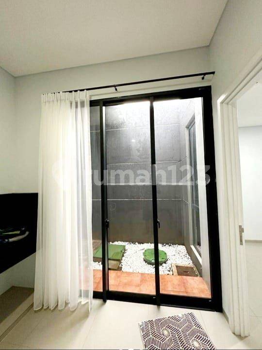 Жабдықталған 2 бөлмелі үй Bintaro жақын маңындағы ыңғайлылықтар