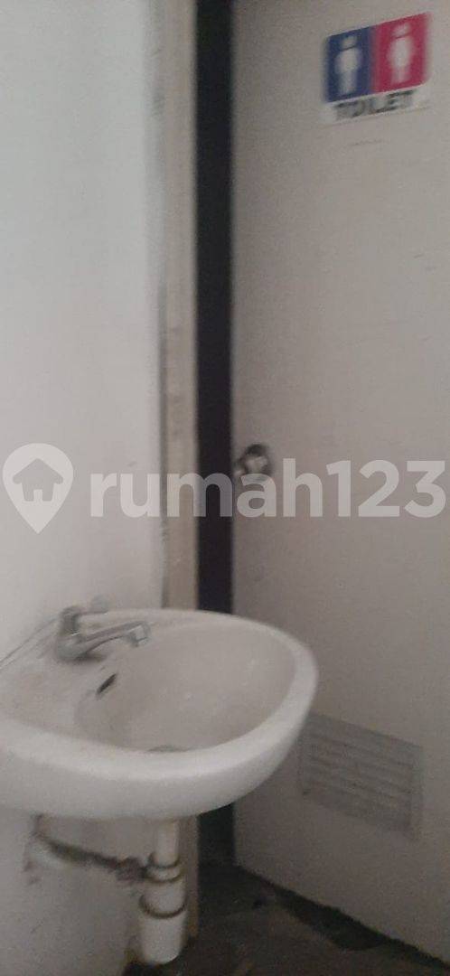 2-Story Commercial Shophouse in Kiaracondong Near Soekarno Hatta