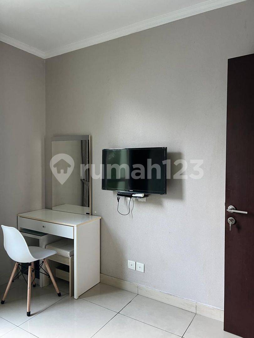 Modern Apartment with Designer Interior and Full Amenities