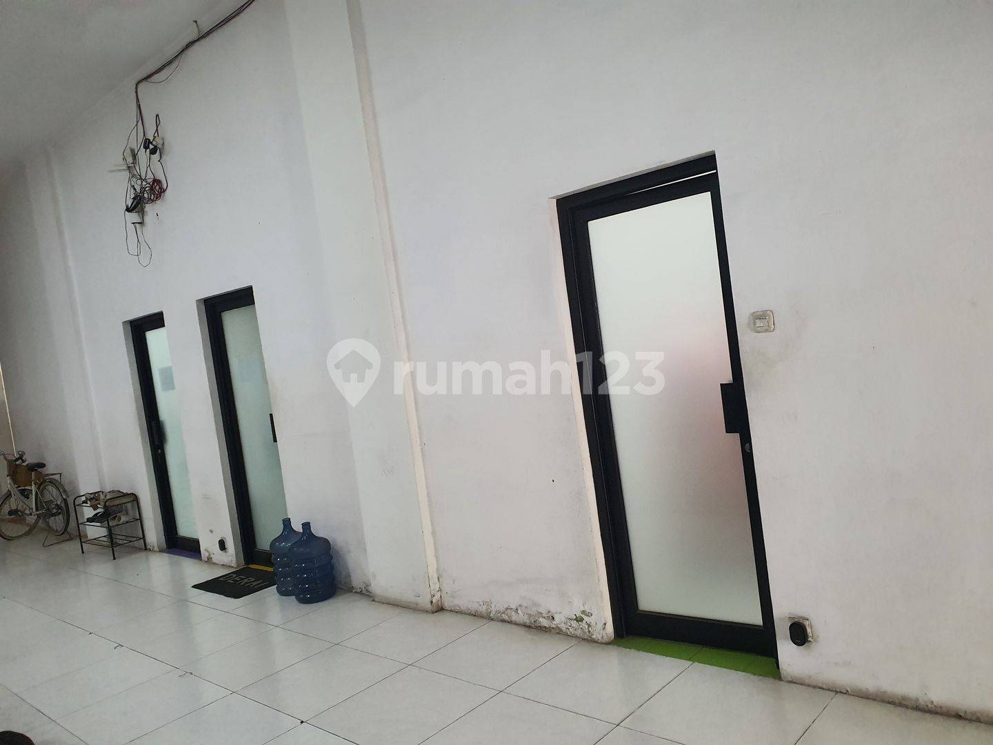 Prime Location in Sunter - Versatile Space for Business
