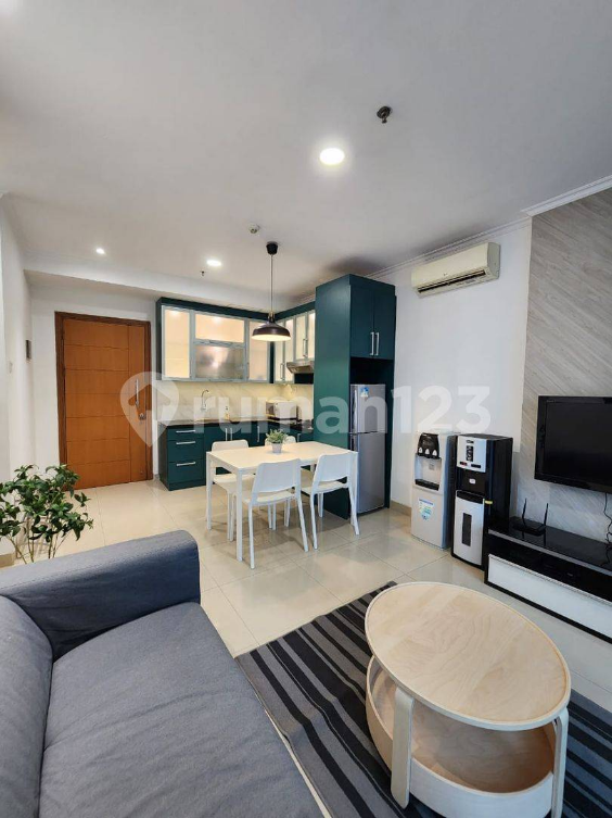 Furnished 2BR Hamptons Park Apartment with Modern Kitchen