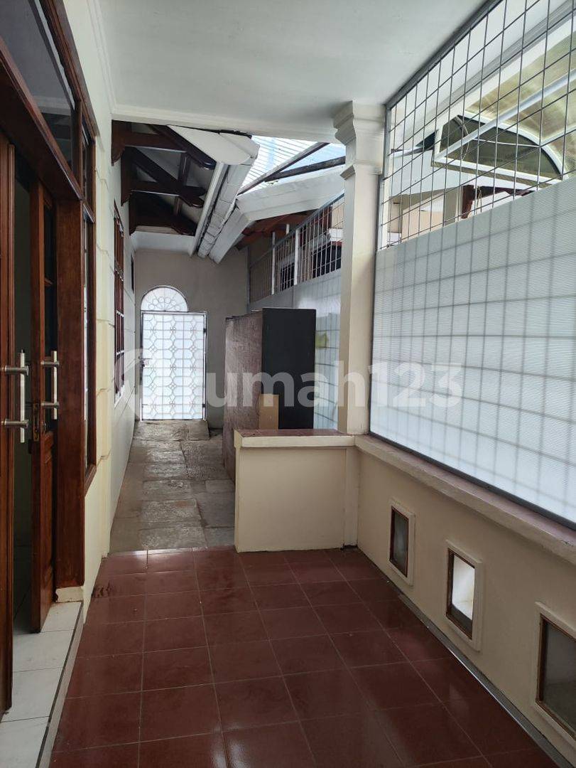 Spacious Two-Story House with Garden in Buah Batu