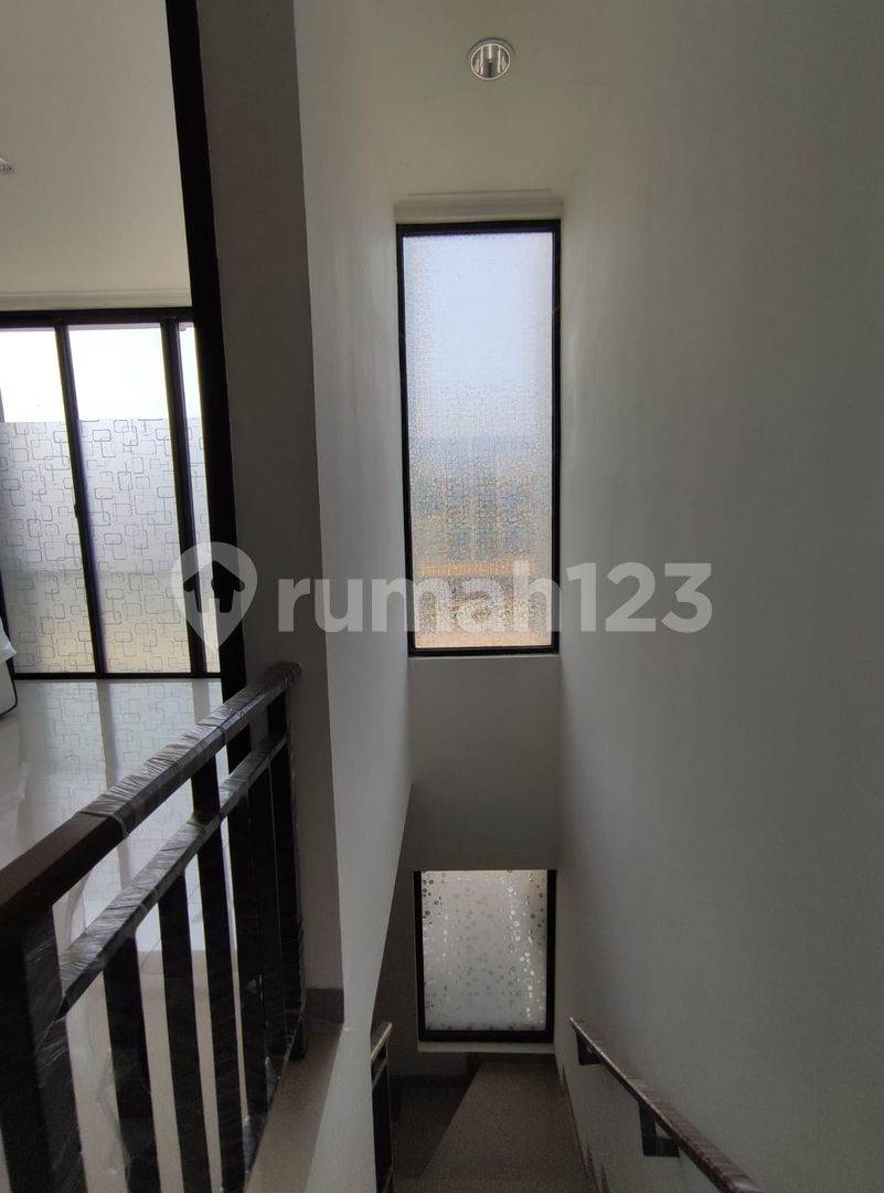 2-Story Cluster California House with Semi-Furnished Features