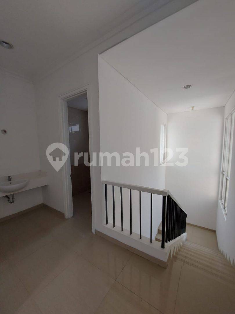 Spacious and Beautiful Housing in Akasia Suvarna Padi Cluster, Cikupa Tangerang