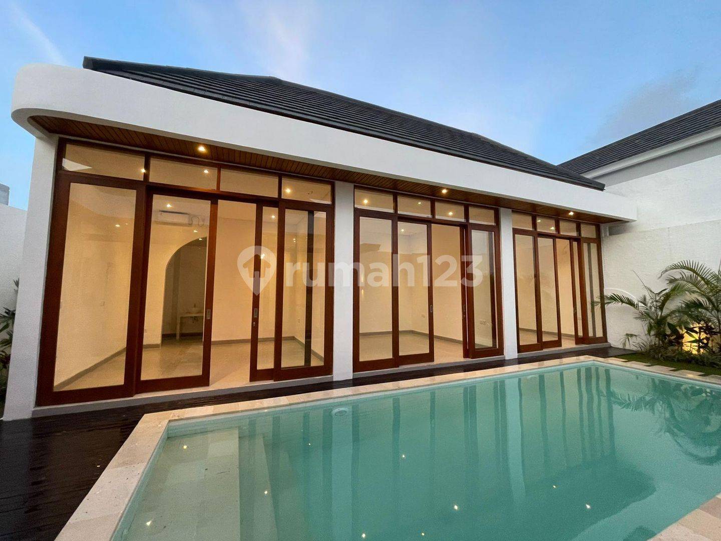 Tropical 3-Bedroom Villa Near Pantai Lima Beach – 2-Min Ride!