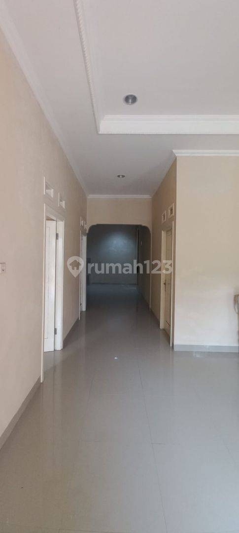Spacious Property with Multiple Rooms and Granite Flooring