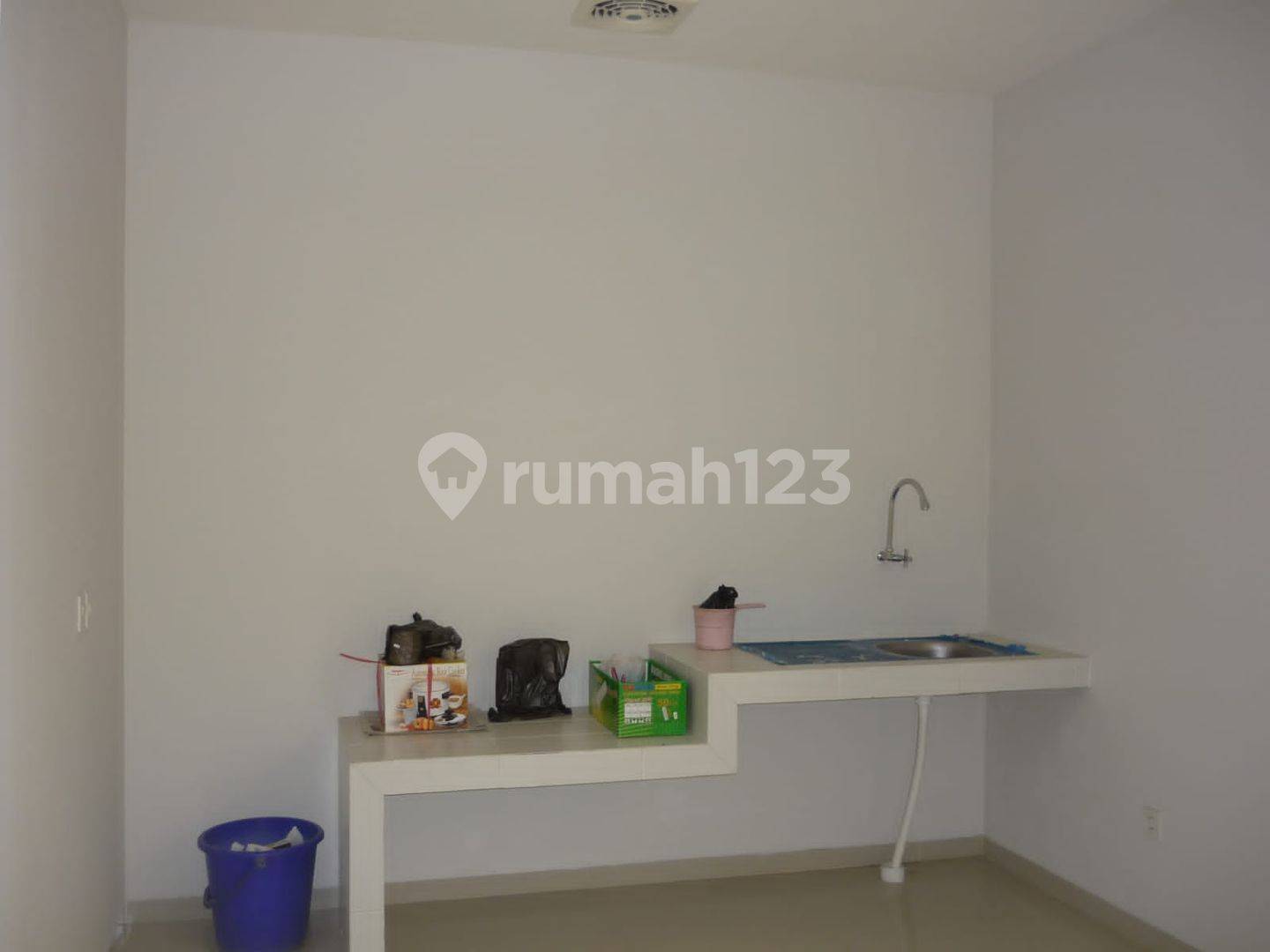 2-Bedroom House at Gunung Batu with Drying Area