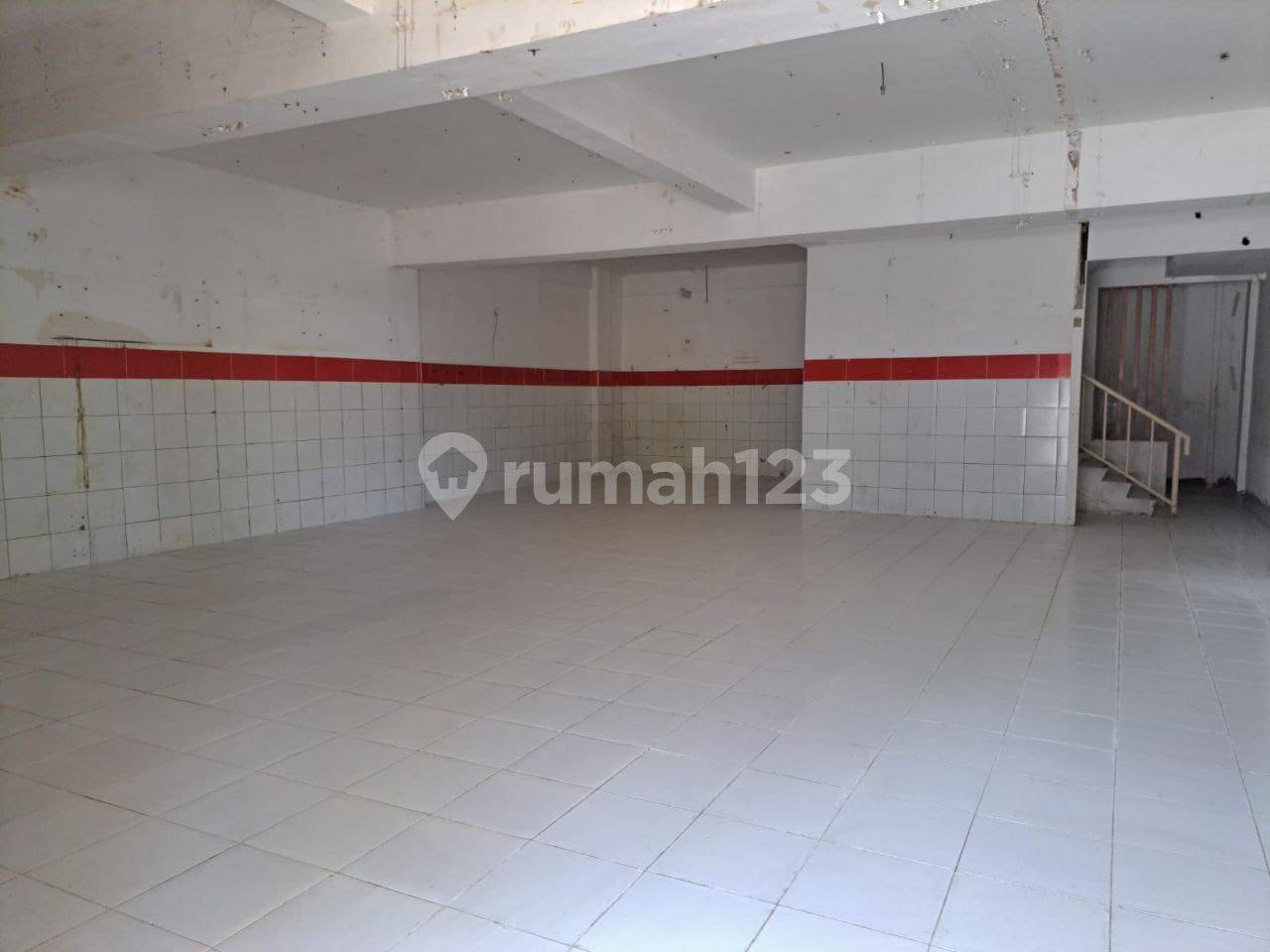 3.5-Story Commercial Shophouse in Central Surabaya
