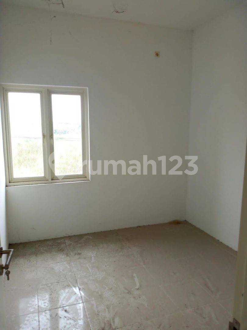 Shop House in Green City, East Surabaya - Strategic Location Near Campus