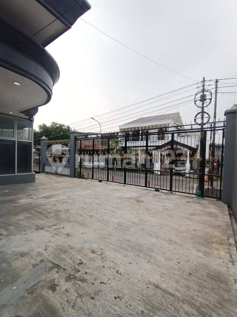 Spacious 1-Story House for Rent in Dukuh Kupang Timur - Ideal for Home/Office