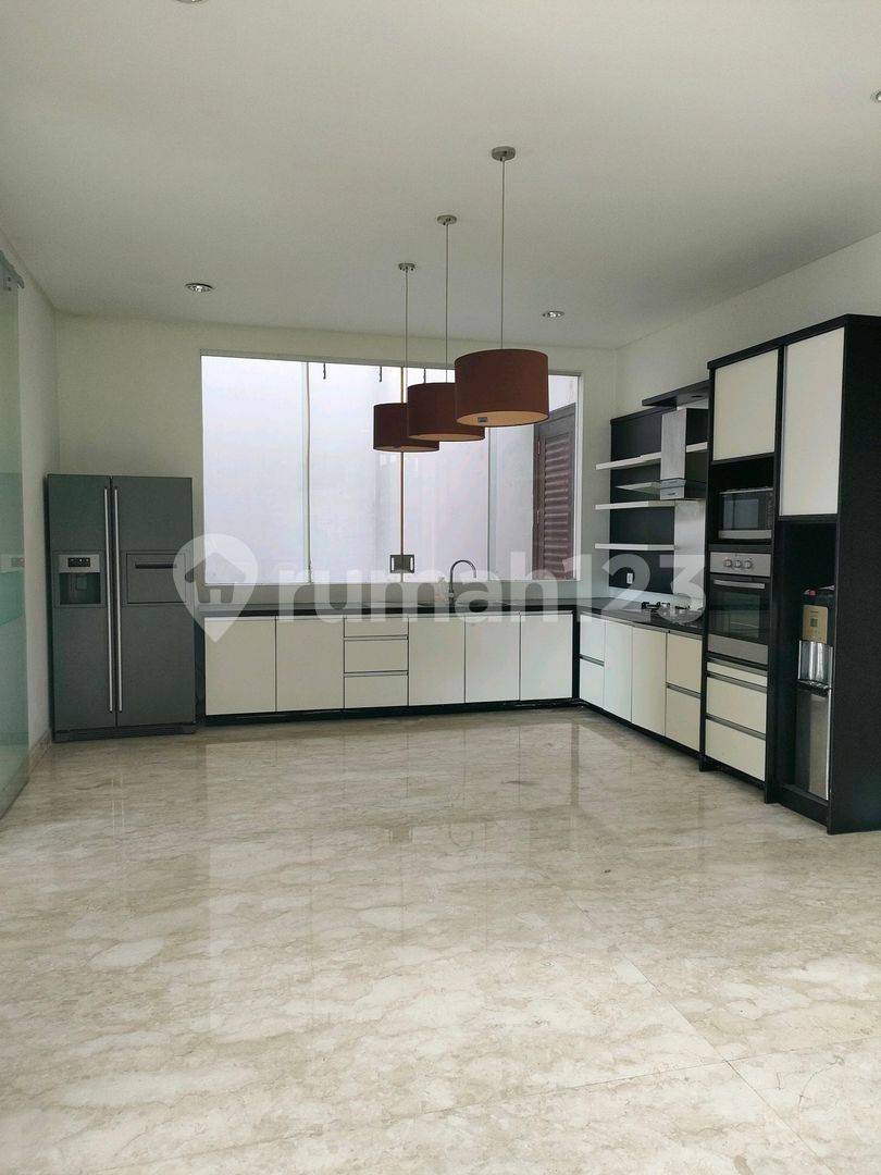 Luxury Furnished House with Golf Course View and Garden Pool