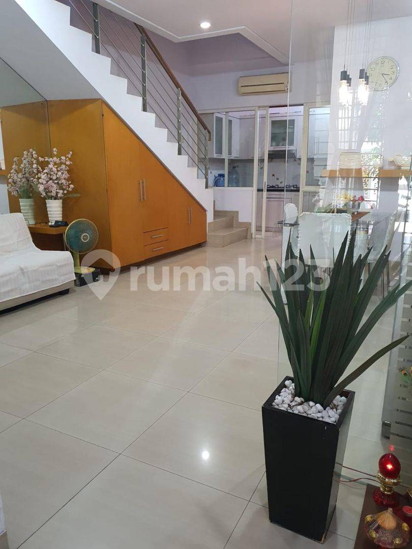 Жабдықталған үй Grisenda PIK-те, 3 қабат, 220м2