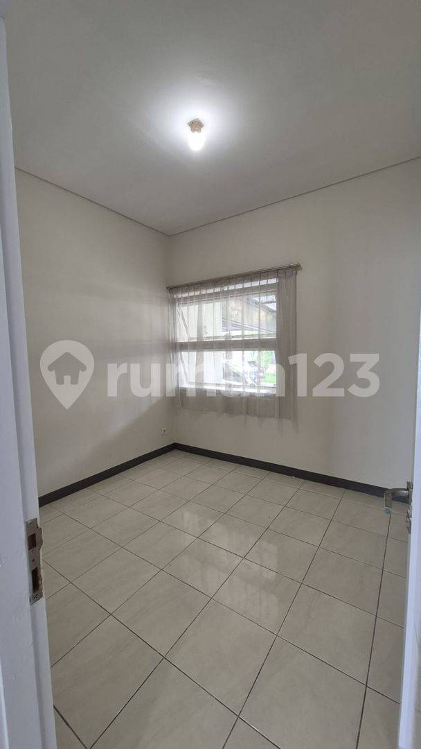 House in Kota Baru Parahyangan, Mayang Sunda