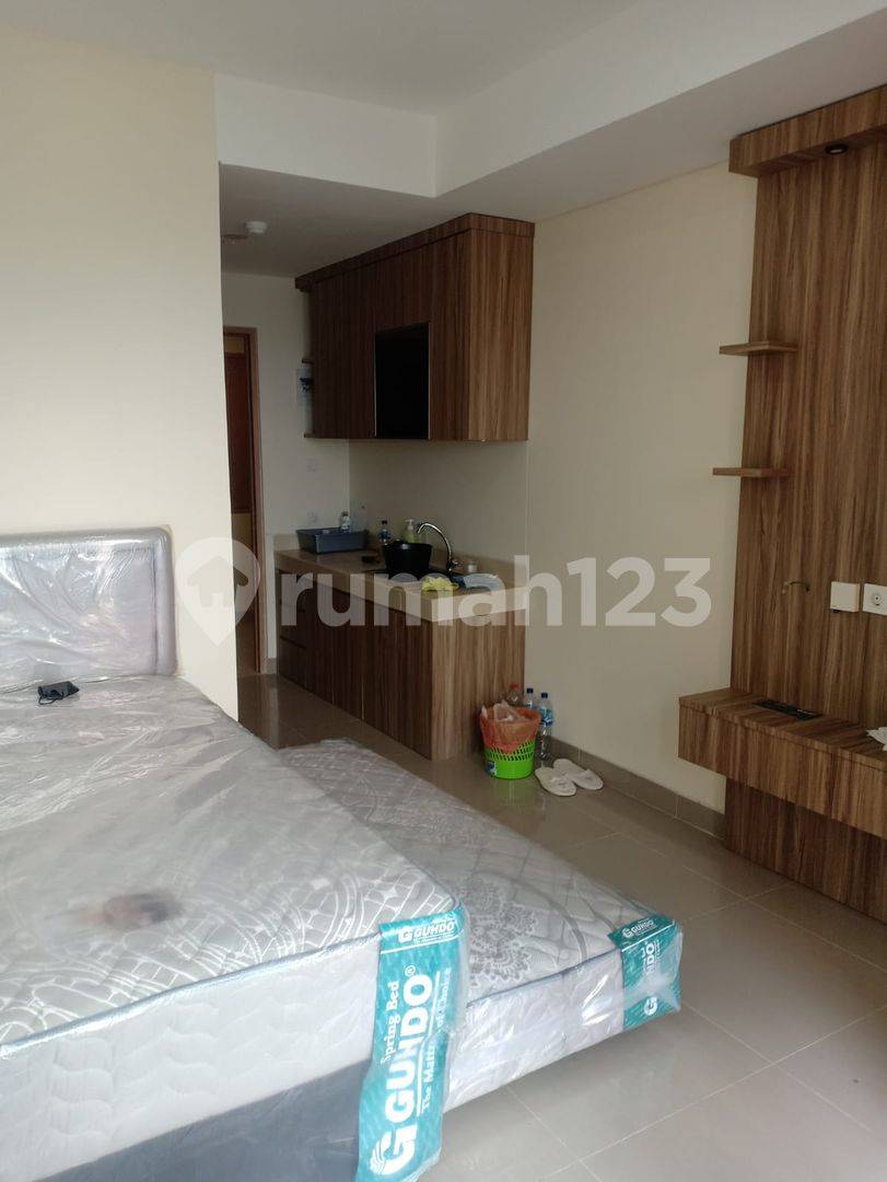 Apartment B Residence near Universities, Toll Access, and Mall
