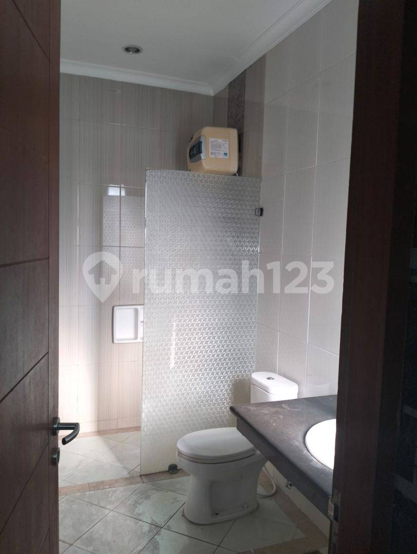 Strategic City Center Property with Easy Access and 24/7 Security