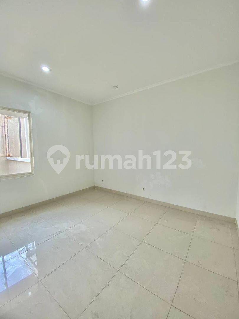 Spacious 4-Bedroom House with Multiple Amenities