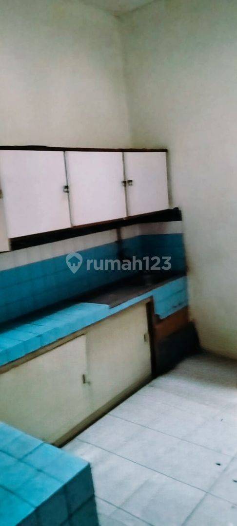 Spacious 4-Bedroom Property with Natural Gas