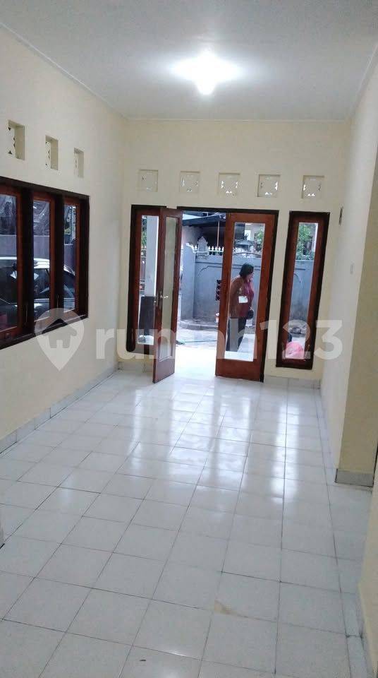 1 Are Rental Property Near Canggu with Parking and Basic Amenities
