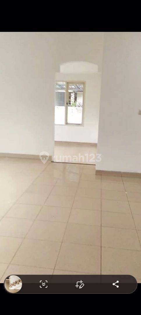 Spacious House in Bintaro Jaya Sektor 5, Near Key Amenities