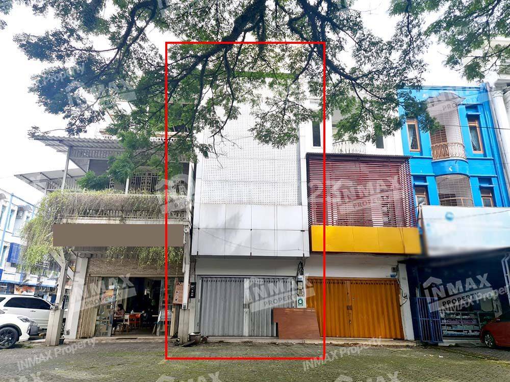 Business-Friendly Property with High Traffic and Ample Parking