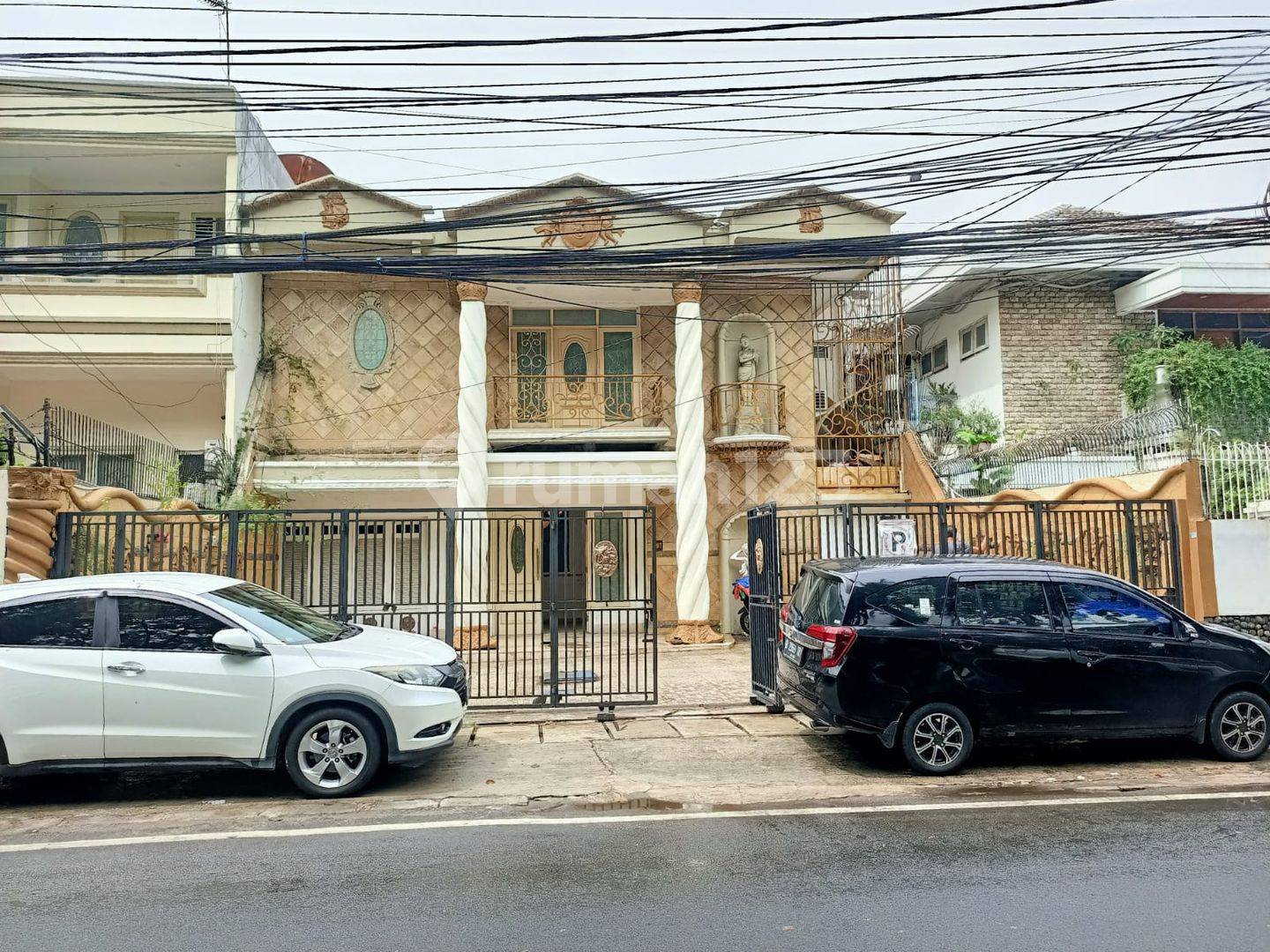 Danau Indah House - Strategically Located, Suitable for Business