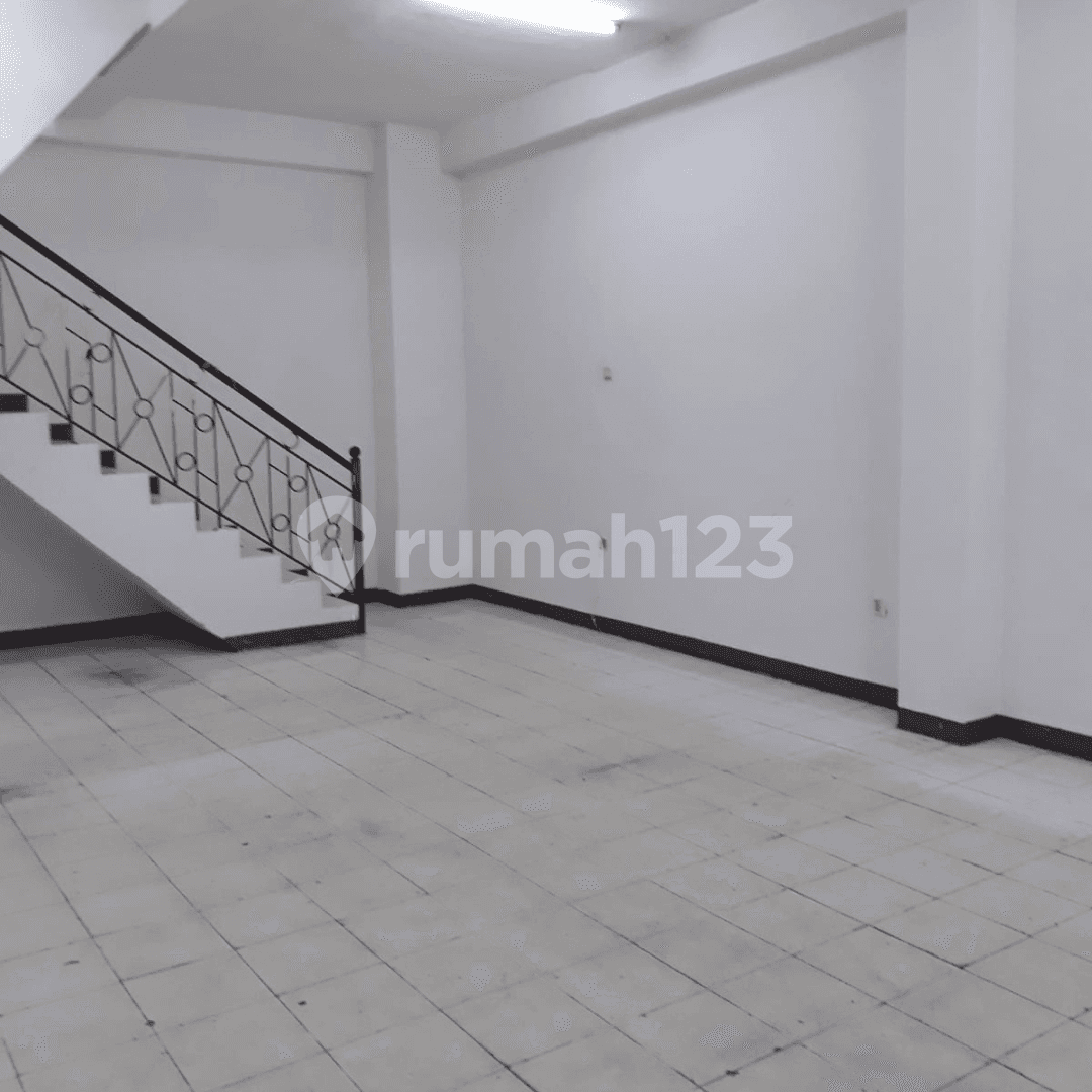 3.5 Story Commercial Shophouse in Pasteur, Bandung - Strategic Location