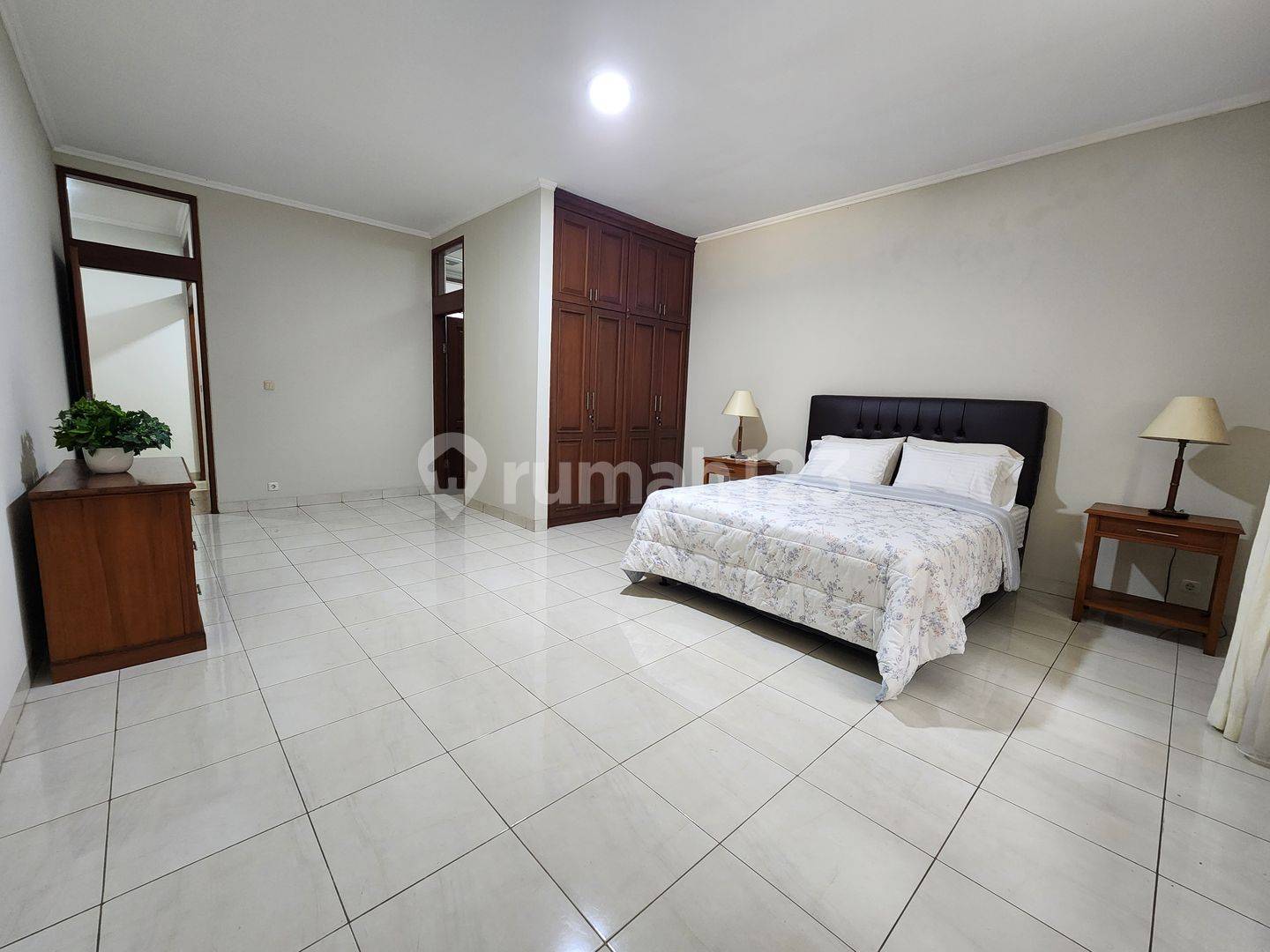 Spacious 2-Story House in Kuningan with Pool, Ideal for Expats
