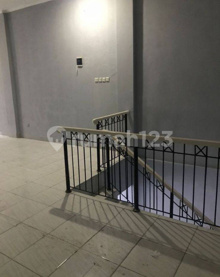 2-Story Commercial Space in Strategic Pondok Bambu Location