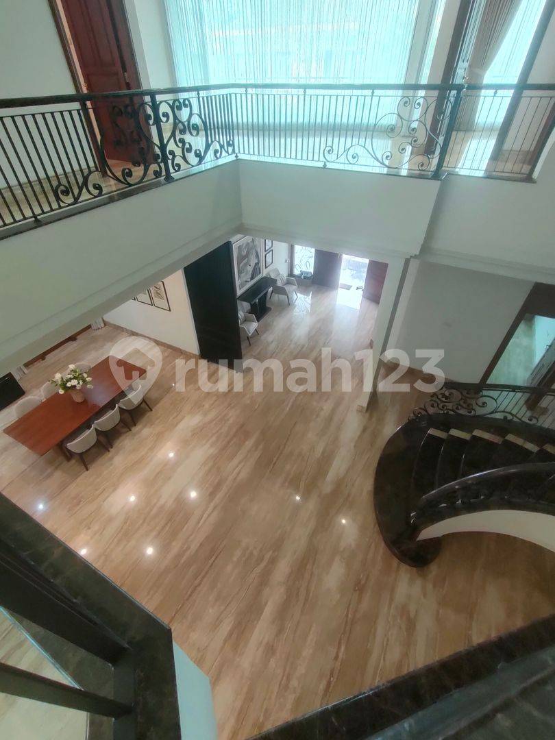 Luxurious Graha Famili House - Fully Furnished, Premium Finish