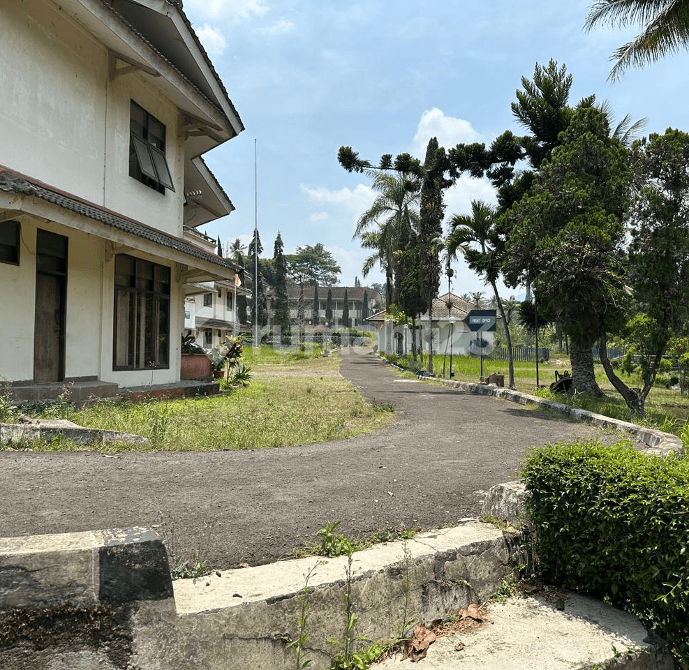 Villa/Hotel/Training Center in Cisarua