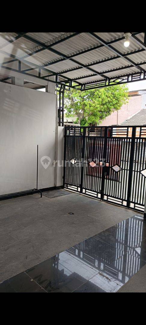 Spacious House in Strategic Bekasi Location