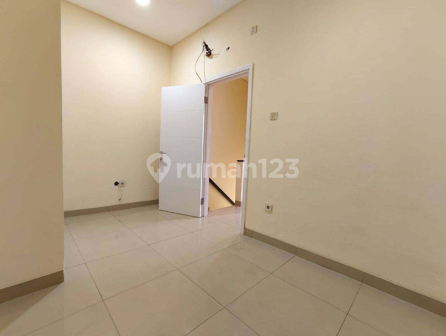 3-Story House in Katamaran Indah PIK - Spacious Family Home