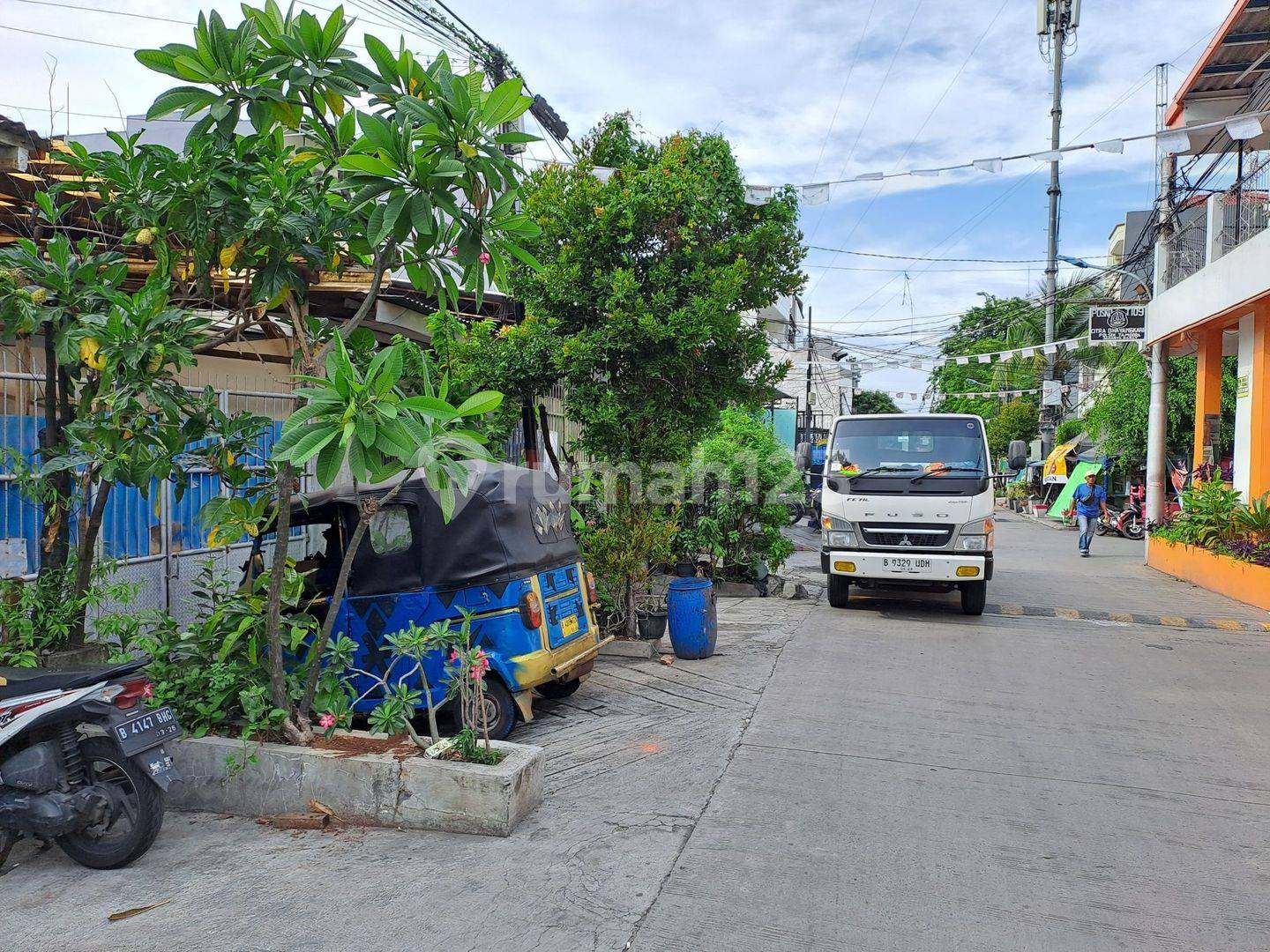 Spacious Commercial Property Near Bandengan
