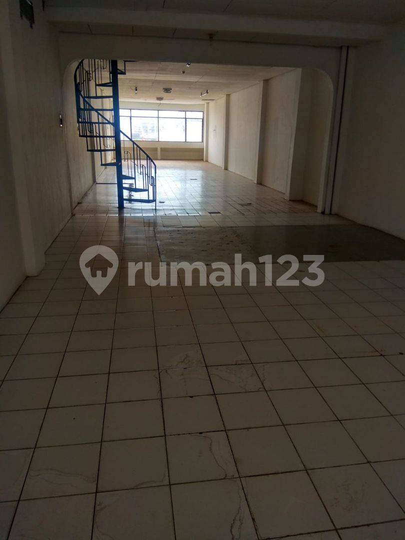 Ruko for Rent in Cinere Raya Depok - 3 Floors, Ready to Use