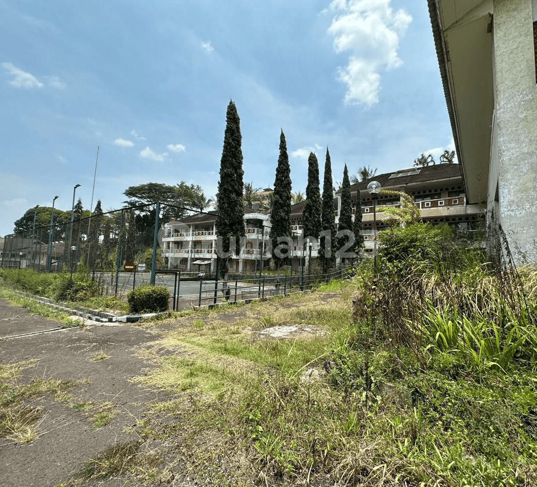 Villa/Hotel/Training Center in Cisarua
