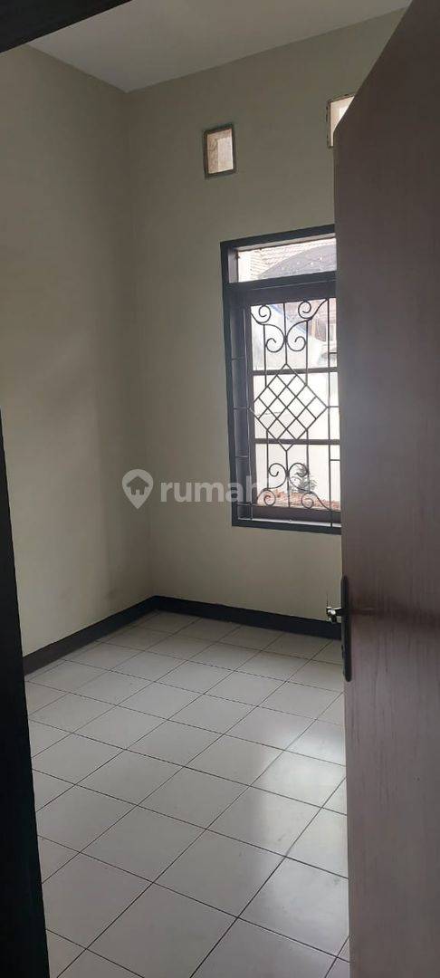 TKI House: 3 Bedrooms, Newly Renovated, 162m² Property