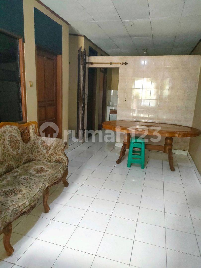 Spacious 2-Story House in Banjar Wijaya with Multiple Amenities