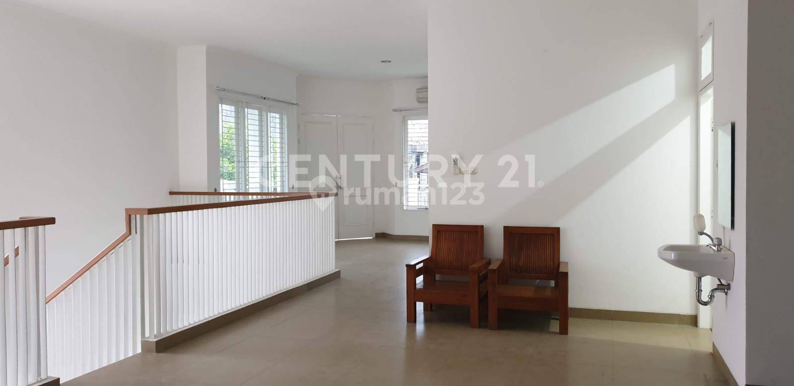 Spacious Two-Story House in Rawamangun with Multiple Rooms