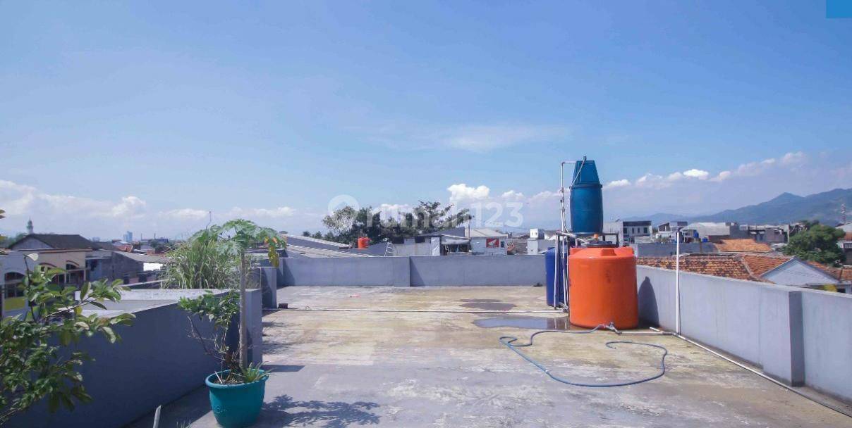 2-Story Commercial Property in Rancamanyar