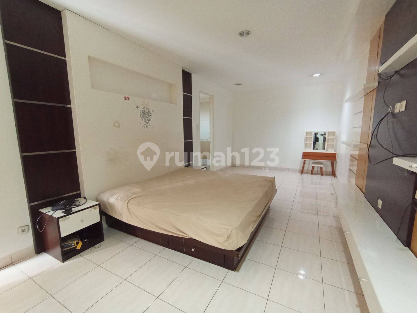 Полностью меблированный дом в Gading Arcadia, Kelapa Gading