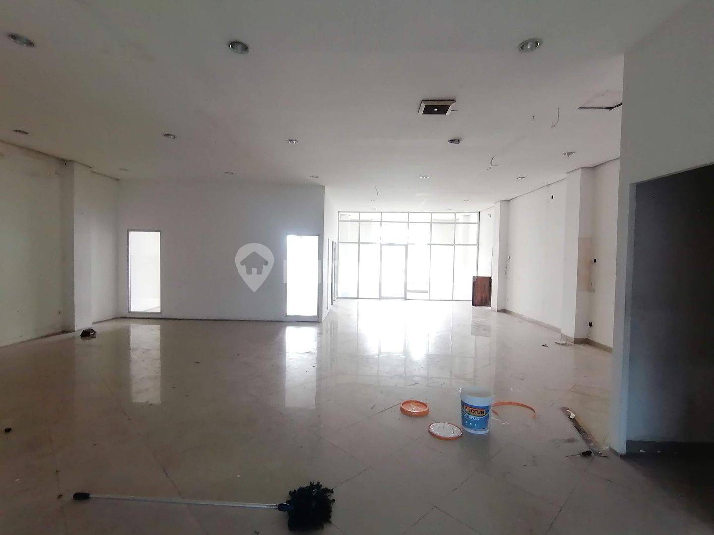 3-Story East-Facing Property, Ready to Use, Strategic Location