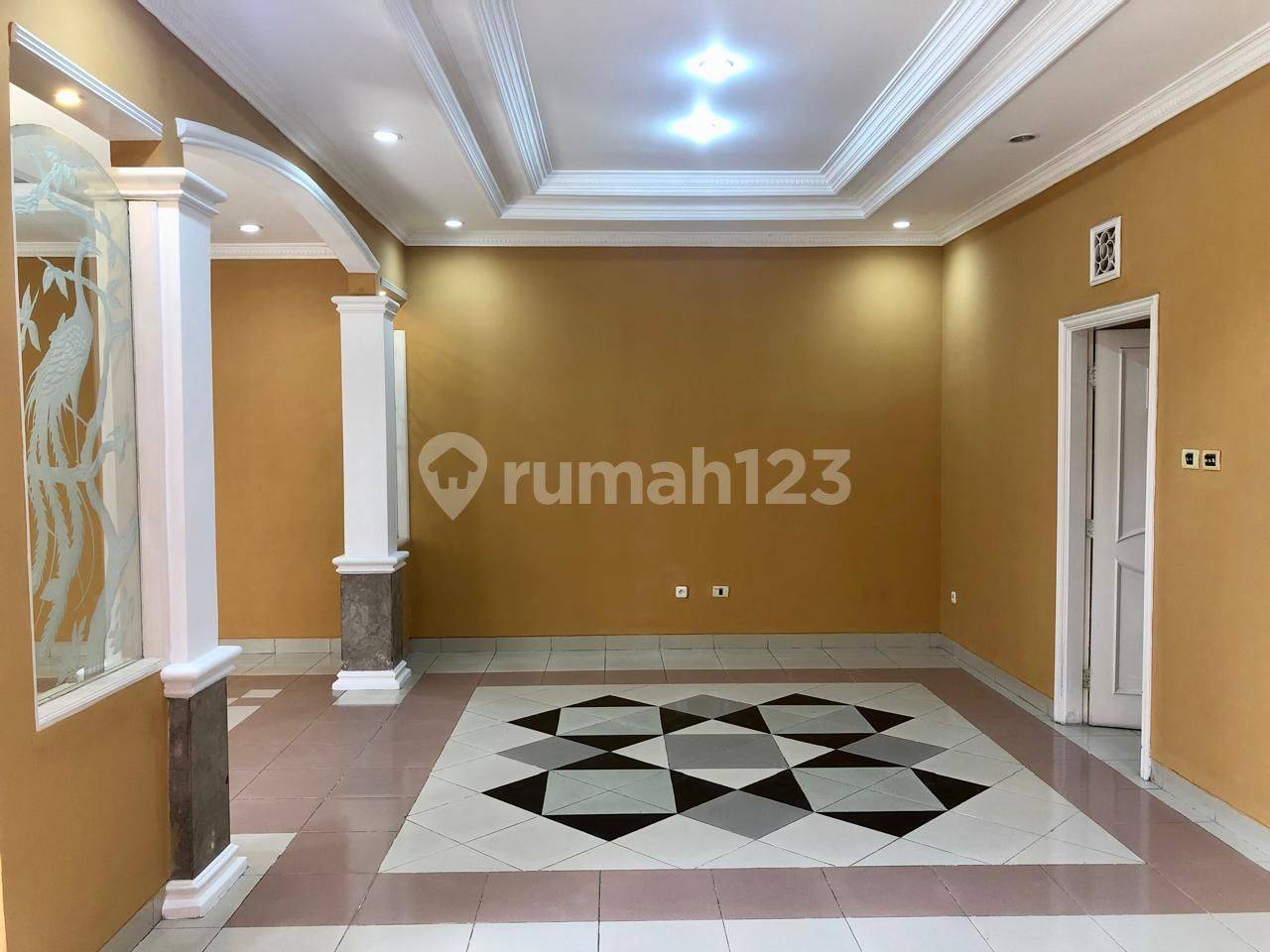 Batununggal 2-Story House with 4 Bedrooms, Spacious and Well-Designed