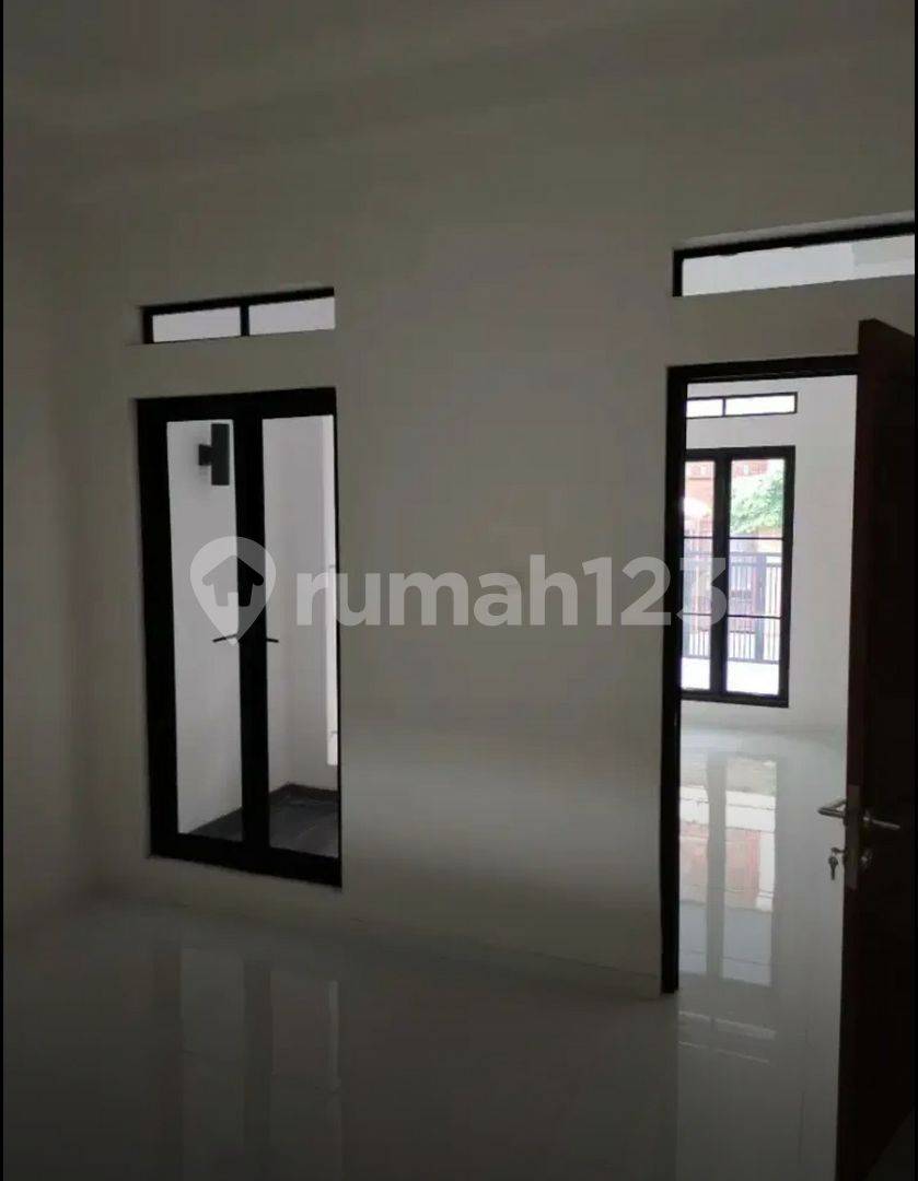 Modern Property Near City Toll and Strategic Urban Locations