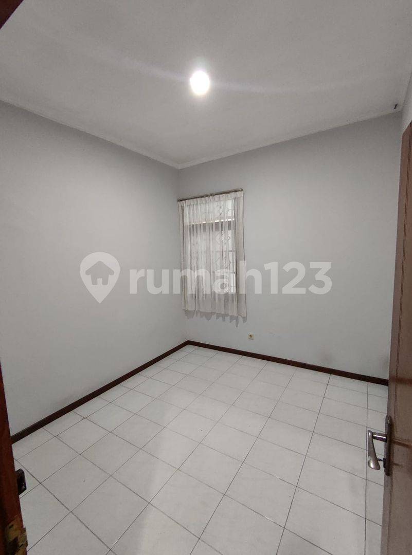 Minimalist 1-Floor House in Batununggal, Bandung - Strategic Urban Location